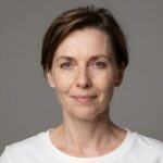 Довольный клиент Елена С. после покупки бюджетного пылесоса в магазине Супер Цена