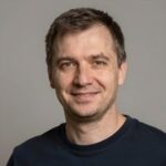 Довольный клиент Игорь К. после покупки бюджетного пылесоса в магазине Супер Цена